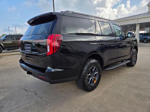 Agate Black Metallic 2026 Ford Expedition Tremor