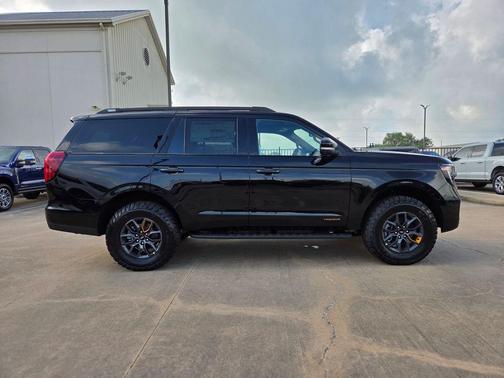 Agate Black Metallic 2026 Ford Expedition Tremor