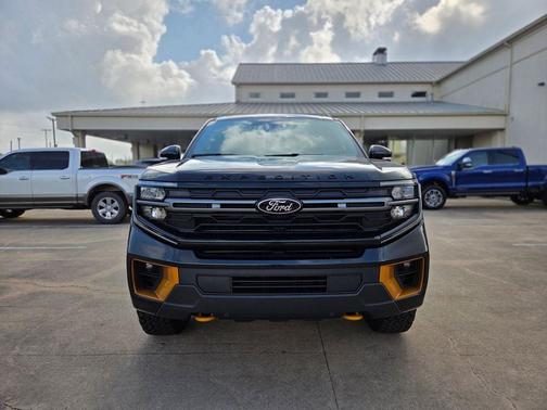 Agate Black Metallic 2026 Ford Expedition Tremor