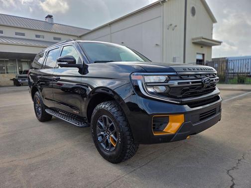 Agate Black Metallic 2026 Ford Expedition Tremor