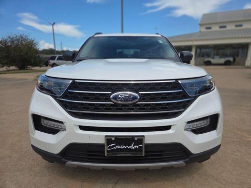 Star White Metallic Tri-Coat 2023 Ford Explorer XLT