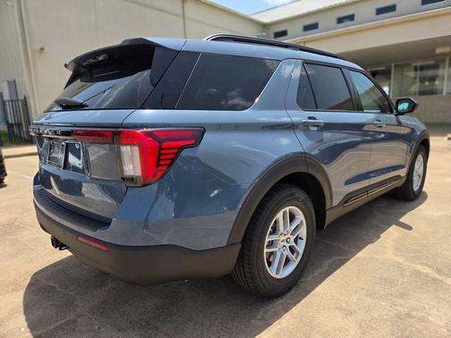 Vapor Blue Metallic 2026 Ford Explorer Active