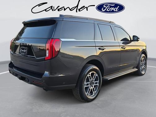 Dark Matter Gray Metallic 2025 Ford Expedition Active