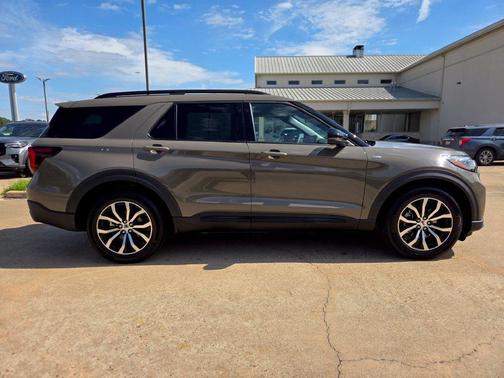Marsh Gray 2026 Ford Explorer ST-Line