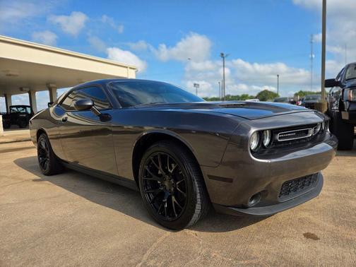 Granite Crystal Clearcoat Metallic 2023 Dodge Challenger SXT