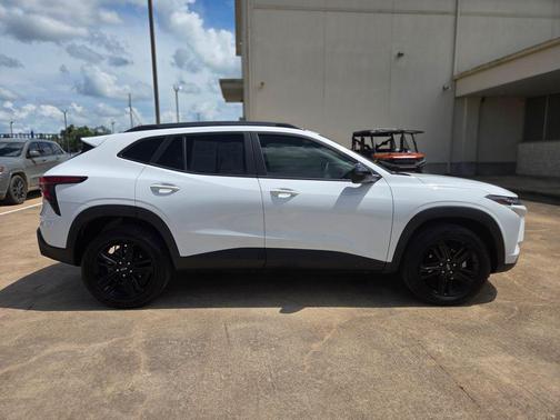 Summit White 2025 Chevrolet Trax FWD ACTIV
