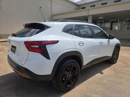 Summit White 2025 Chevrolet Trax FWD ACTIV
