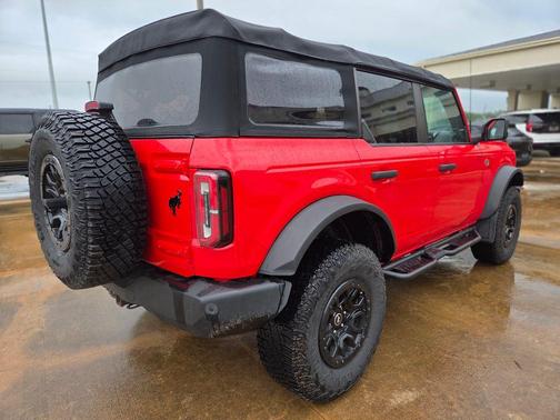 Race Red 2022 Ford Bronco Wildtrak
