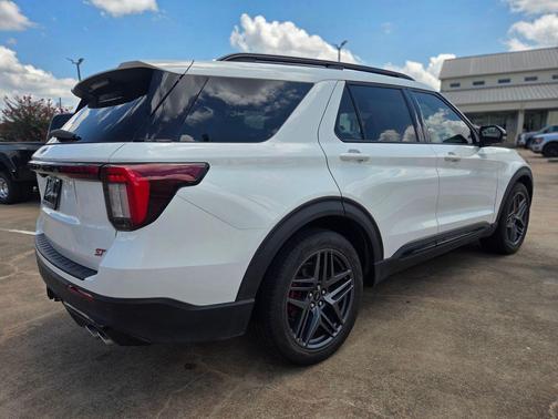 Star White Metallic Tri-Coat 2025 Ford Explorer ST