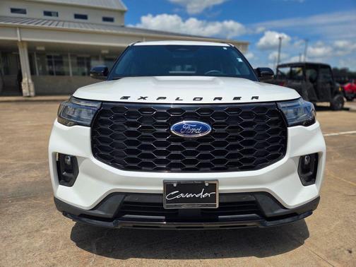 Star White Metallic Tri-Coat 2025 Ford Explorer ST