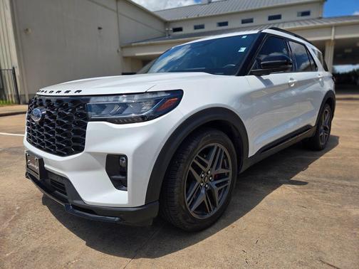 Star White Metallic Tri-Coat 2025 Ford Explorer ST