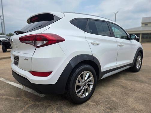 Dazzling White 2018 Hyundai TUCSON SEL