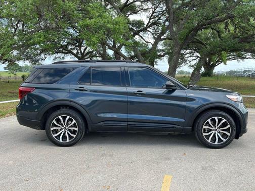 STONE BLUE METALLIC 2022 Ford Explorer ST-Line