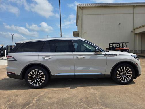 Ceramic Pearl Metallic 2023 Lincoln Aviator Standard RWD