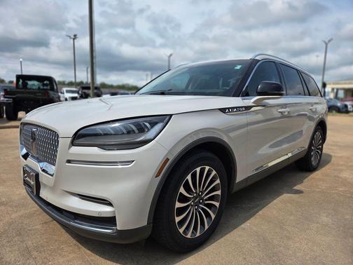 Ceramic Pearl Metallic 2023 Lincoln Aviator Standard RWD