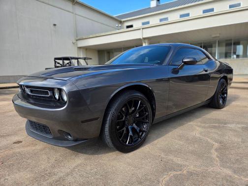 Granite Pearlcoat 2023 Dodge Challenger SXT
