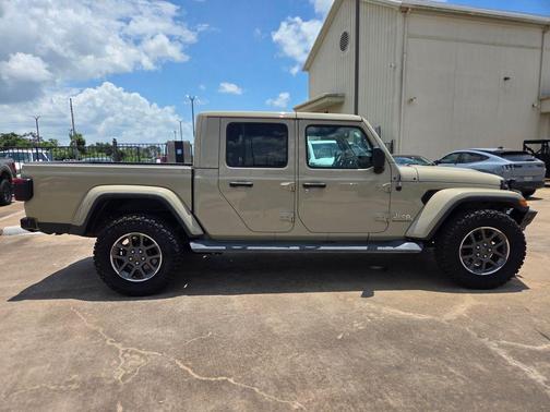 Gobi Clearcoat 2020 Jeep Gladiator Overland