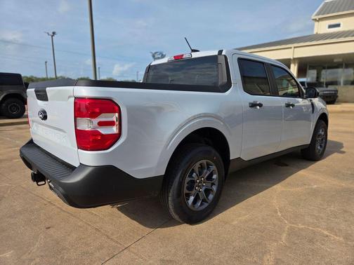 Space White Metallic 2025 Ford Maverick XLT