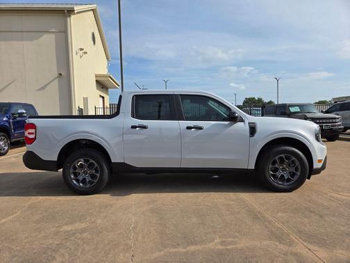 Space White Metallic 2025 Ford Maverick XLT
