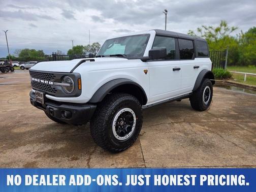 Oxford White 2026 Ford Bronco Badlands