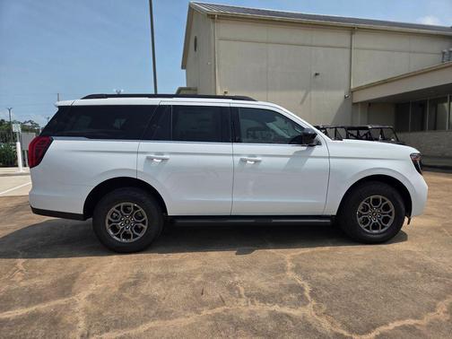 Oxford White 2026 Ford Expedition Active