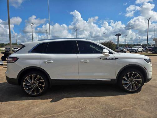 Pristine White Metallic Tri-Coat 2022 Lincoln Nautilus Reserve