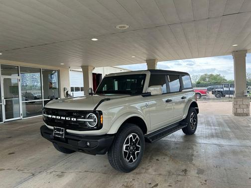 Tan 2026 Ford Bronco Outer Banks