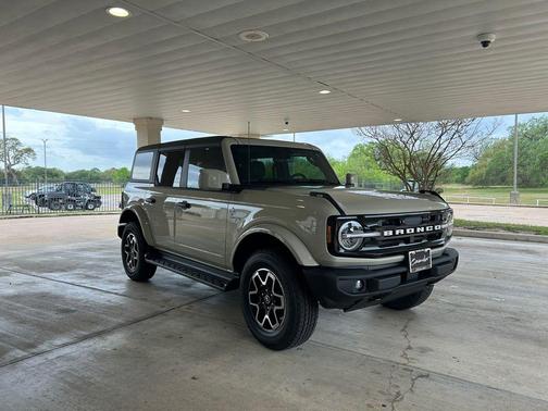 Tan 2026 Ford Bronco Outer Banks