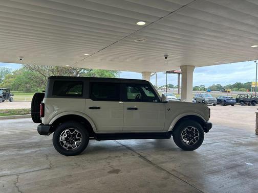 Tan 2026 Ford Bronco Outer Banks