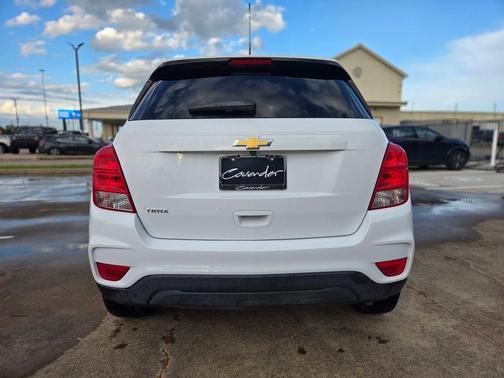 Summit White 2017 Chevrolet Trax LS