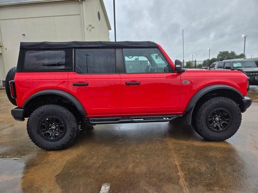 RACE RED 2022 Ford Bronco Wildtrak