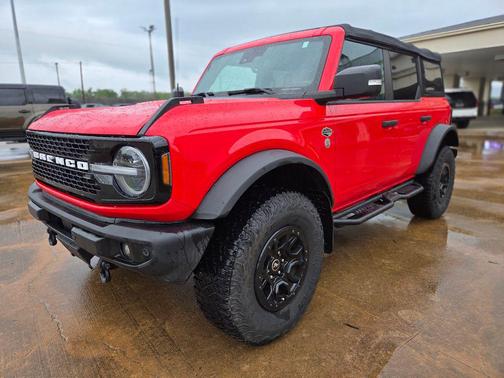 RACE RED 2022 Ford Bronco Wildtrak