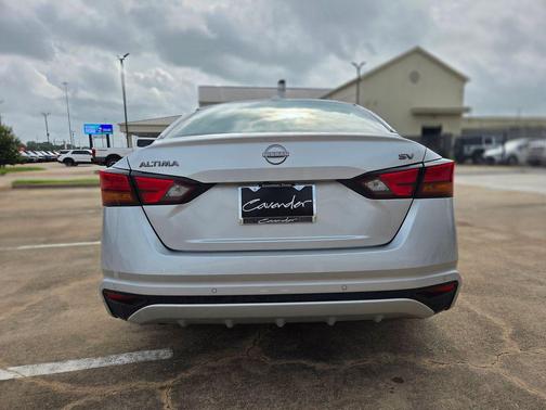 Brilliant Silver Metallic 2024 Nissan Altima 2.5 SV