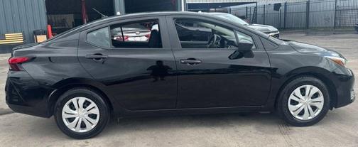 Super Black 2025 Nissan Versa 1.6 S