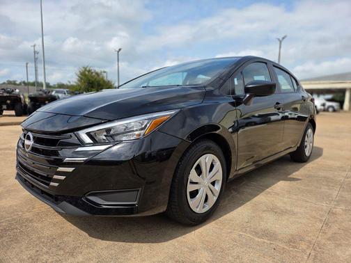 Super Black 2025 Nissan Versa 1.6 S