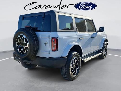 OXFORD WHITE 2026 Ford Bronco Outer Banks