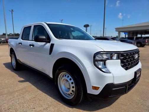 Oxford White 2025 Ford Maverick XL