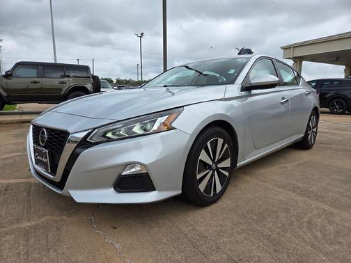 Brilliant Silver Metallic 2022 Nissan Altima 2.5 SV