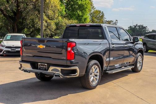 Photo 3 of 29 of 2022 Chevrolet Silverado 1500 Limited LTZ