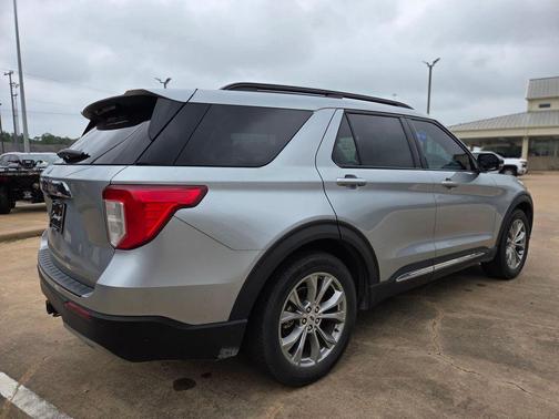 Iconic Silver Metallic 2023 Ford Explorer XLT