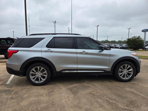 Iconic Silver Metallic 2023 Ford Explorer XLT