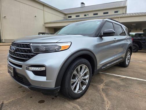 Iconic Silver Metallic 2023 Ford Explorer XLT