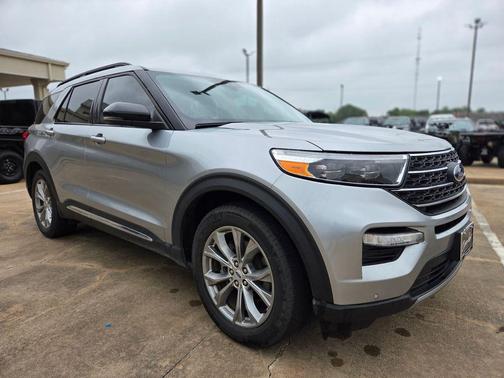 Iconic Silver Metallic 2023 Ford Explorer XLT