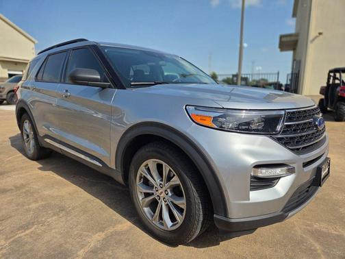 Iconic Silver Metallic 2020 Ford Explorer XLT