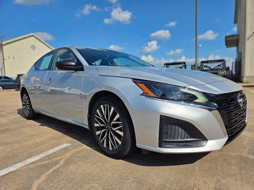 Brilliant Silver Metallic 2024 Nissan Altima 2.5 SV