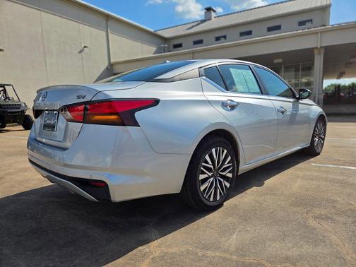 Brilliant Silver Metallic 2024 Nissan Altima 2.5 SV