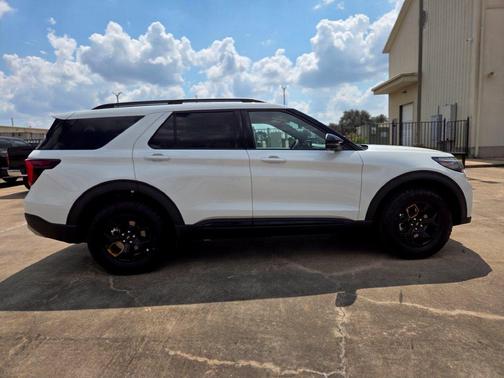 Star White Metallic Tri-Coat 2027 Ford Explorer Tremor