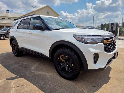Star White Metallic Tri-Coat 2027 Ford Explorer Tremor