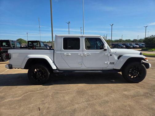 Bright White Clearcoat 2022 Jeep Gladiator High Altitude 4x4
