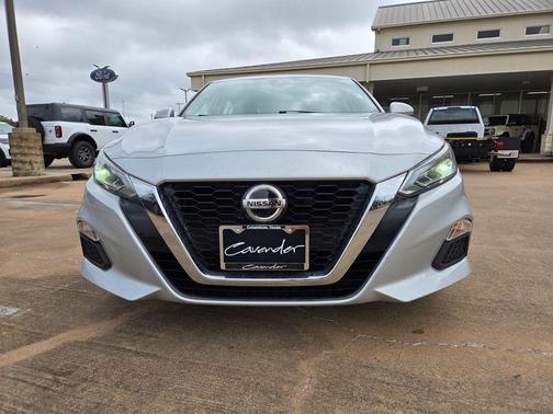 Brilliant Silver Metallic 2022 Nissan Altima 2.5 SV